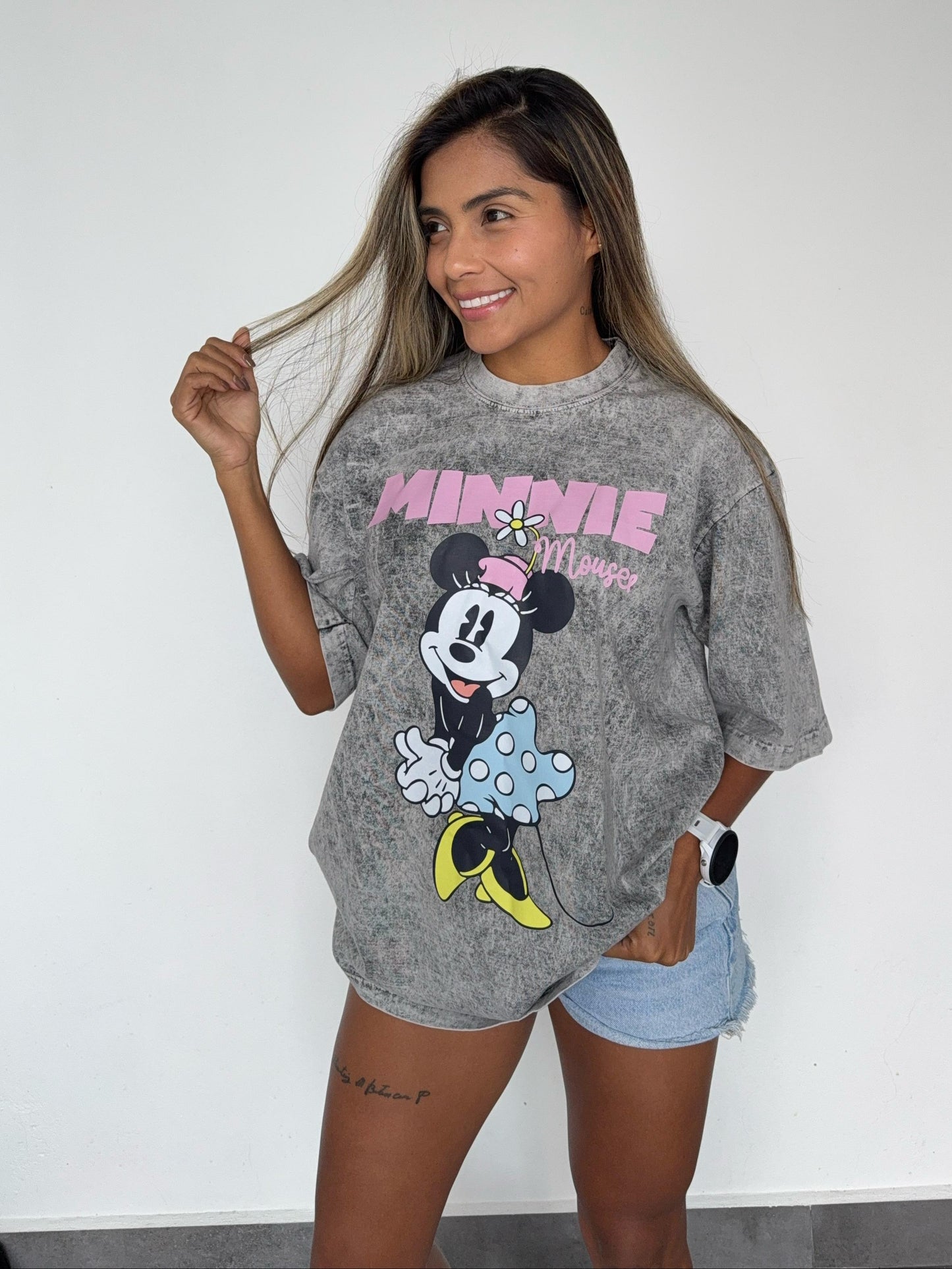 CAMISETA OVERSIZE ACID WASH MINNIE RETRO