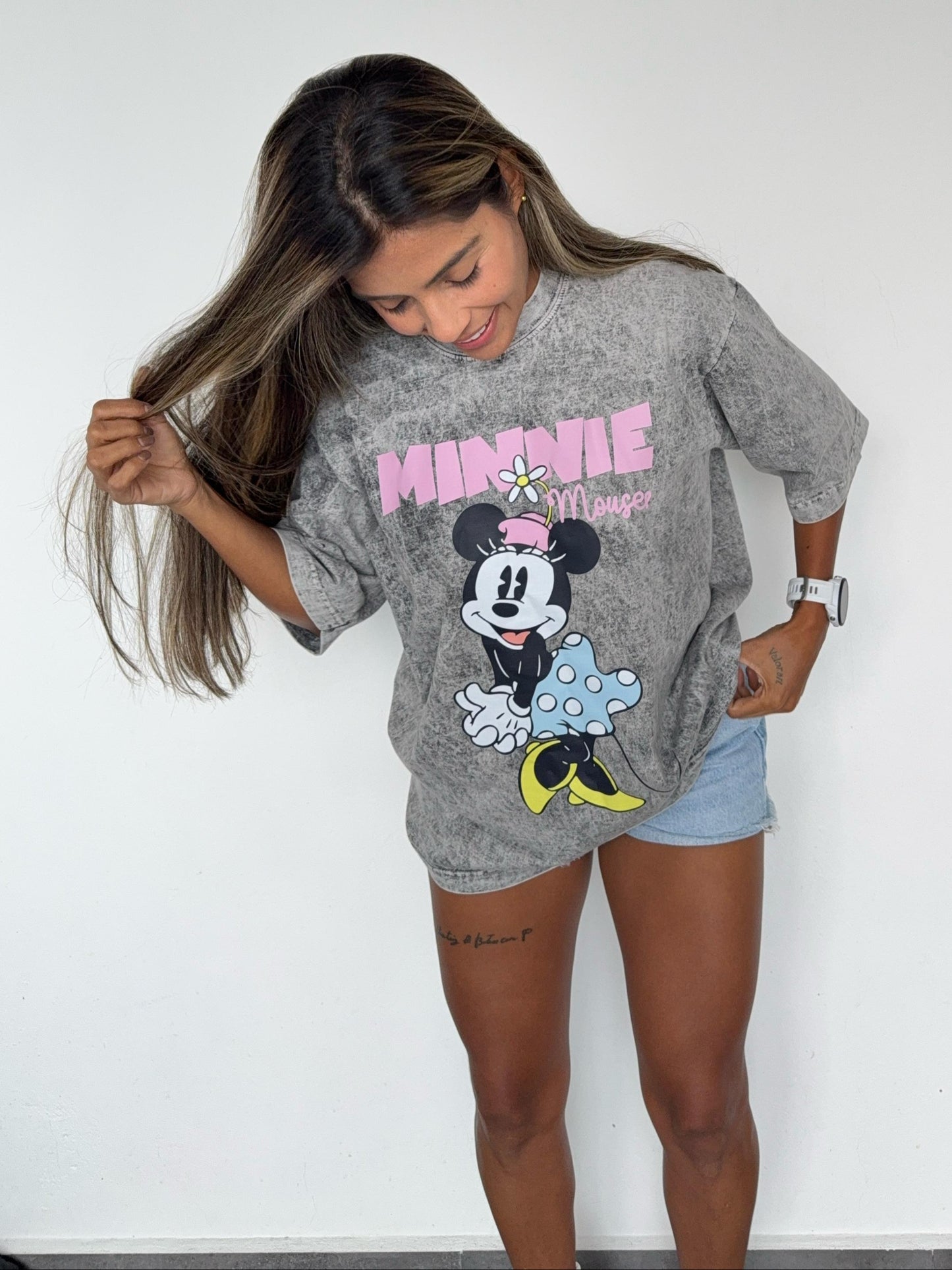 CAMISETA OVERSIZE ACID WASH MINNIE RETRO