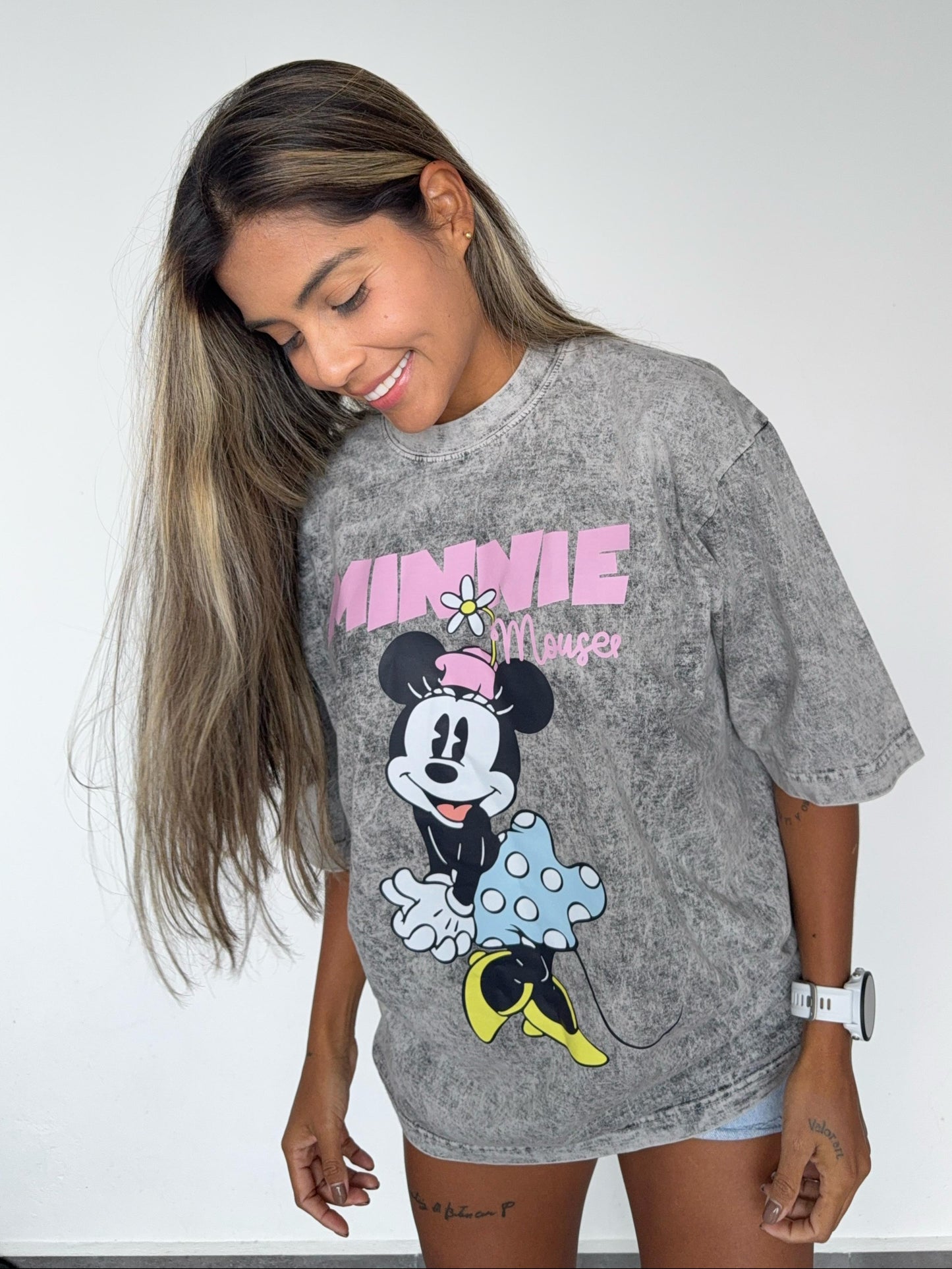 CAMISETA OVERSIZE ACID WASH MINNIE RETRO