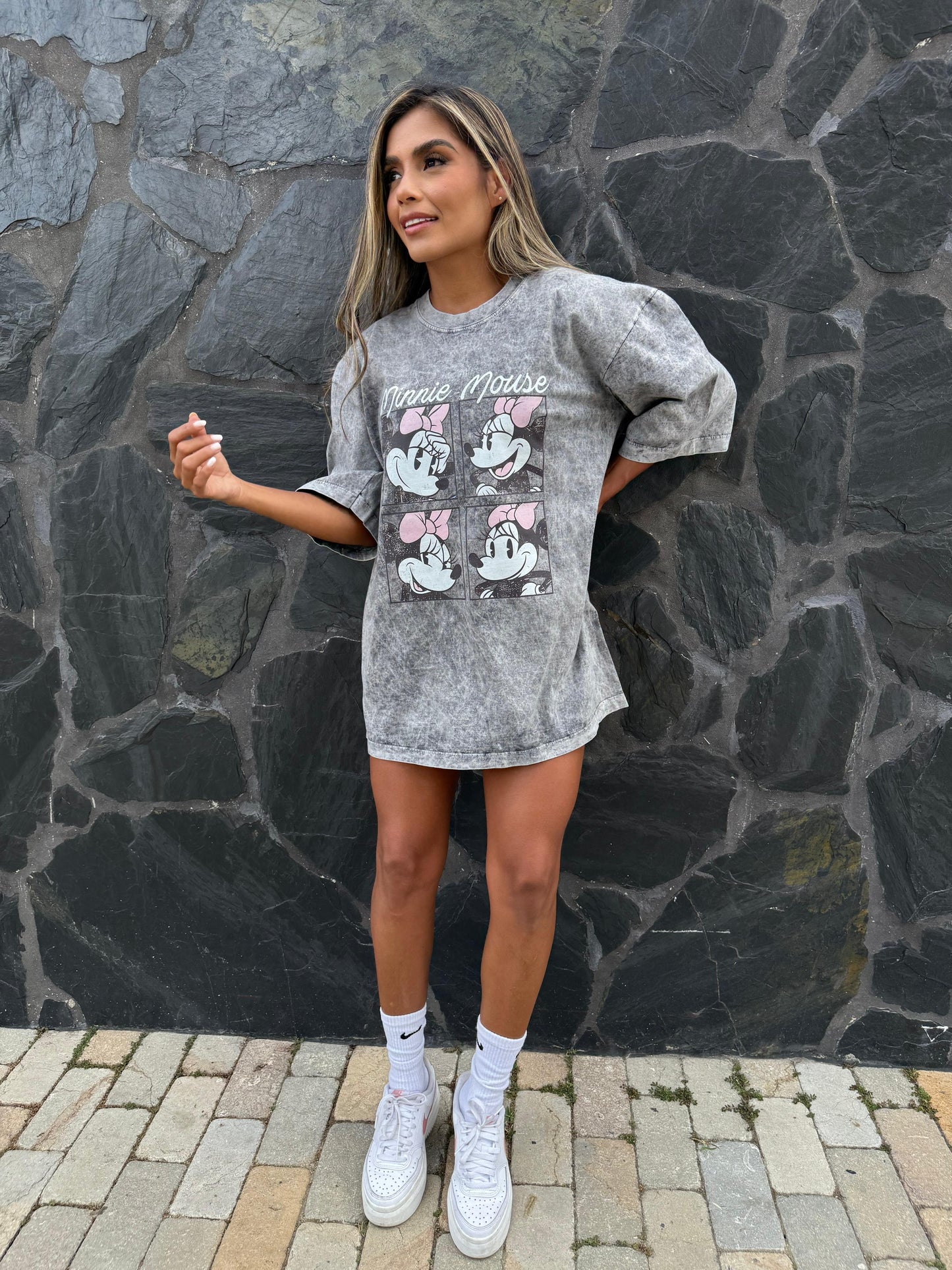 CAMISETA OVERSIZE ACID WASH MINNIE MOUSE