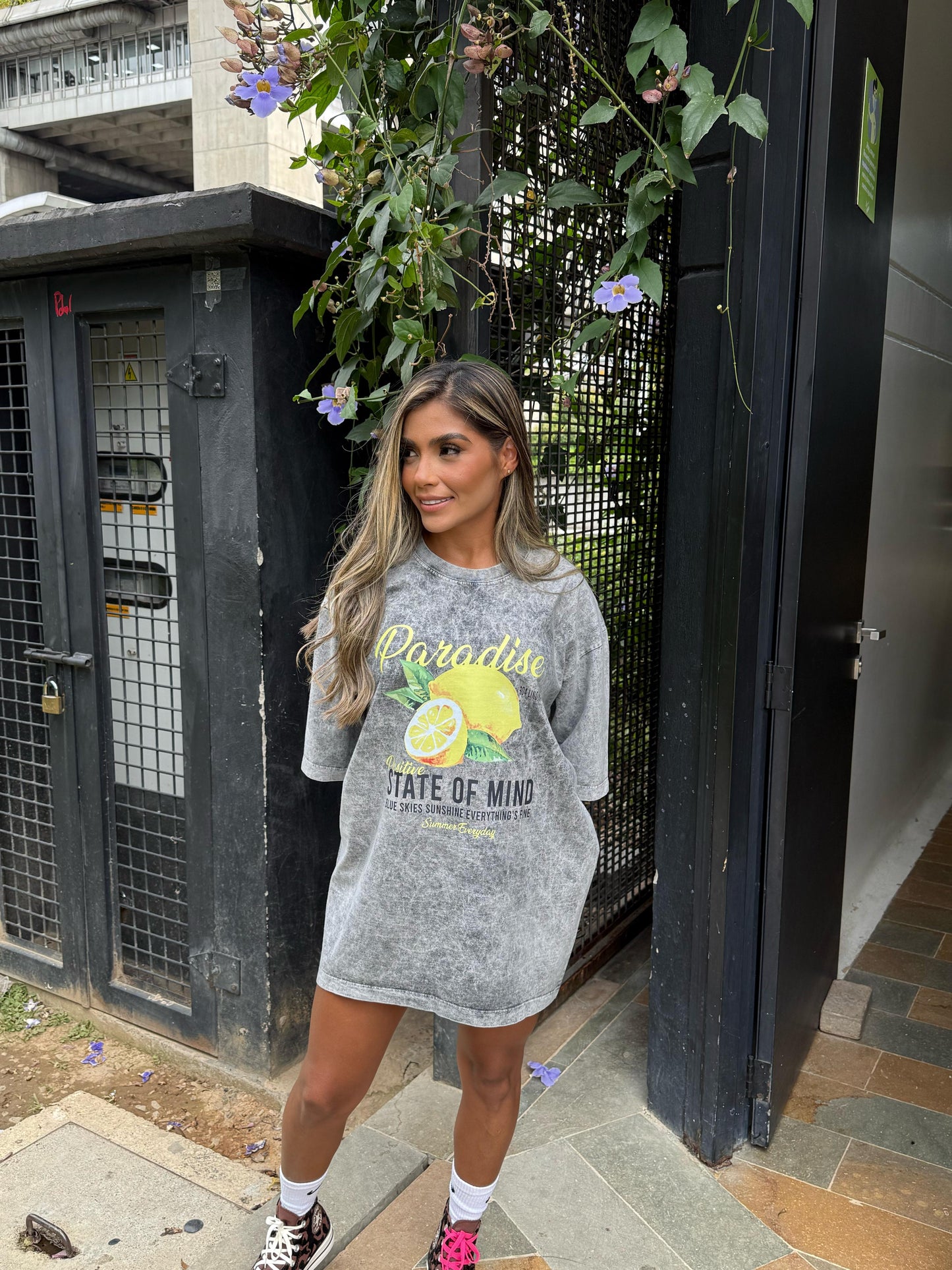 CAMISETA OVERSIZE ACID WASH PARADISE