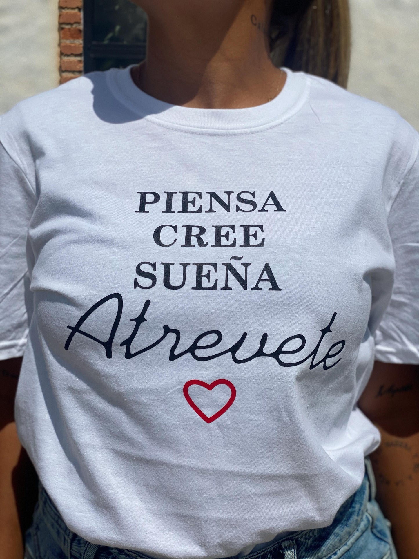 CAMISETA PIENSA CREE SUEÑA